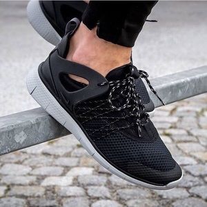 Women’s Nike Free “Viritous” Running Shoes